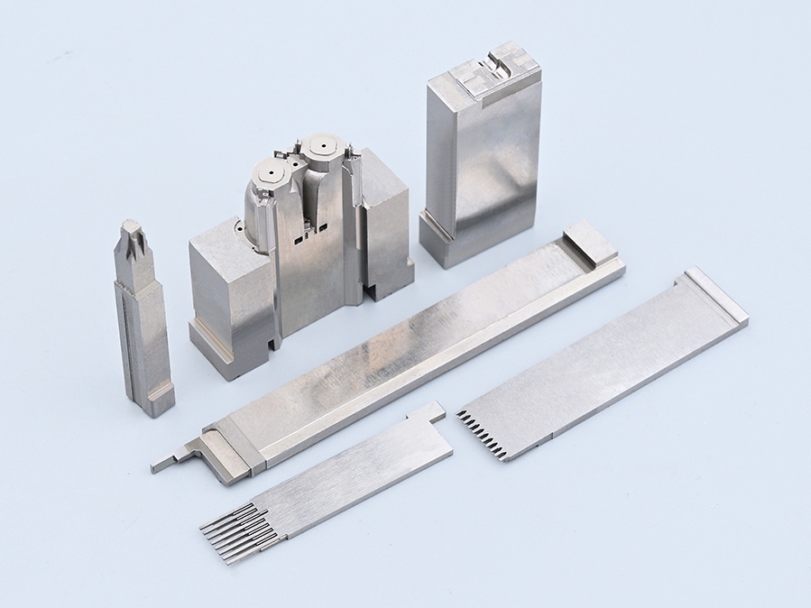 How to Choose the Right Materials for Mold Components?