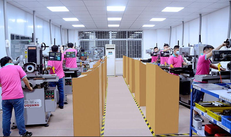 How Does Grinding Machine Precision Impact XP MOLD Machining?